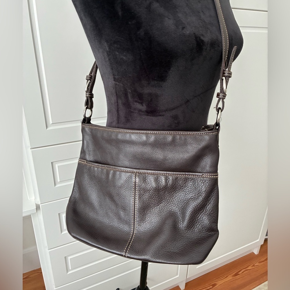 Beautiful THE SAK Lucia Brown Pebbled Leather Crossbody new like condition